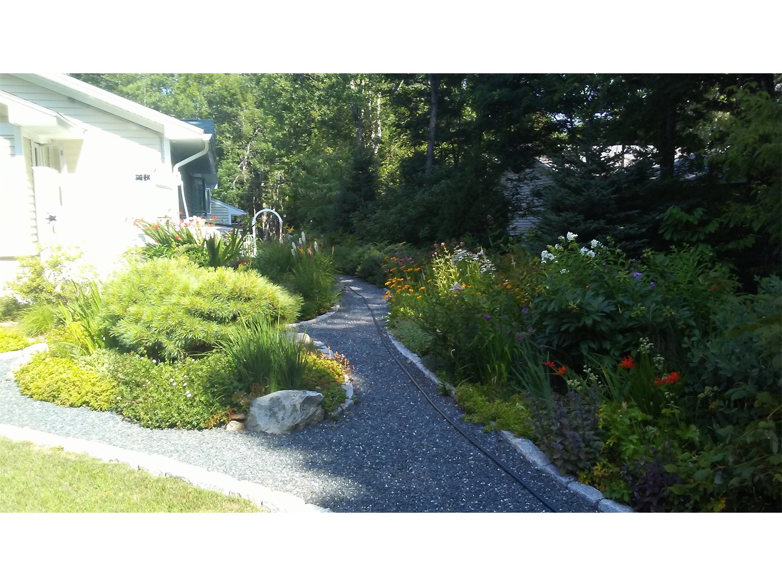 natural-earth-stone-garden-design-05